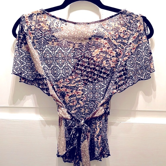 Bebe Flutter Sleeve V Neck Top. SALE! - Picture 3 of 4